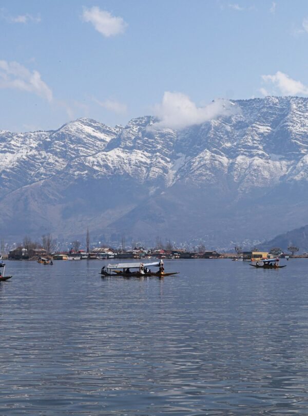 Kashmir with Doodhpathri Tour Package 6 Nights 7 Days